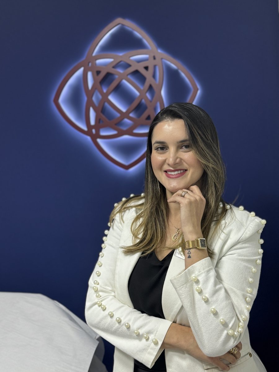 Dra. Thaiis Coimbra